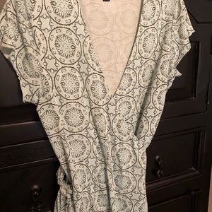 Banana Republic wrap print top size L